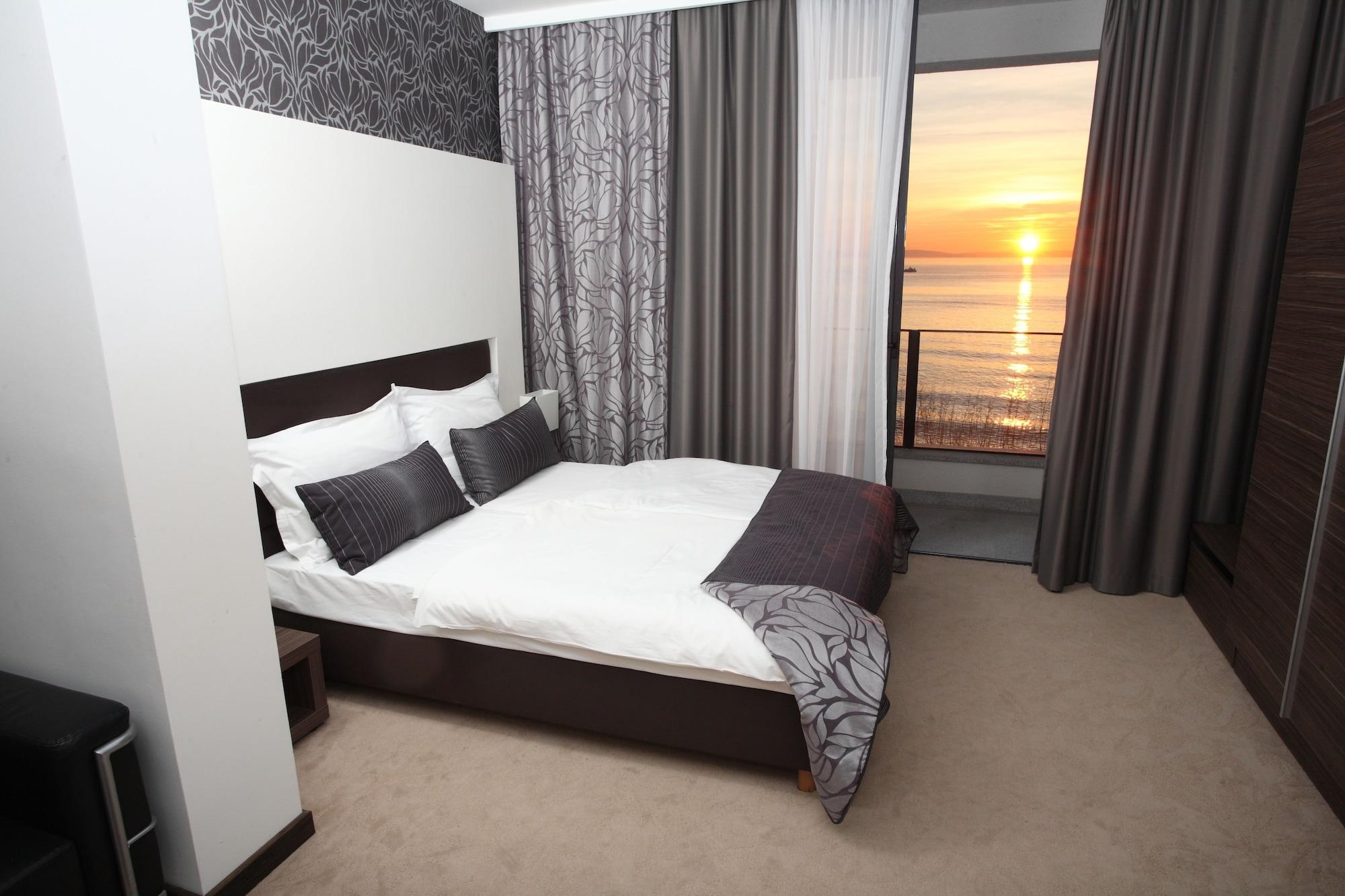 Beach Hotel Split Podstrana Bagian luar foto