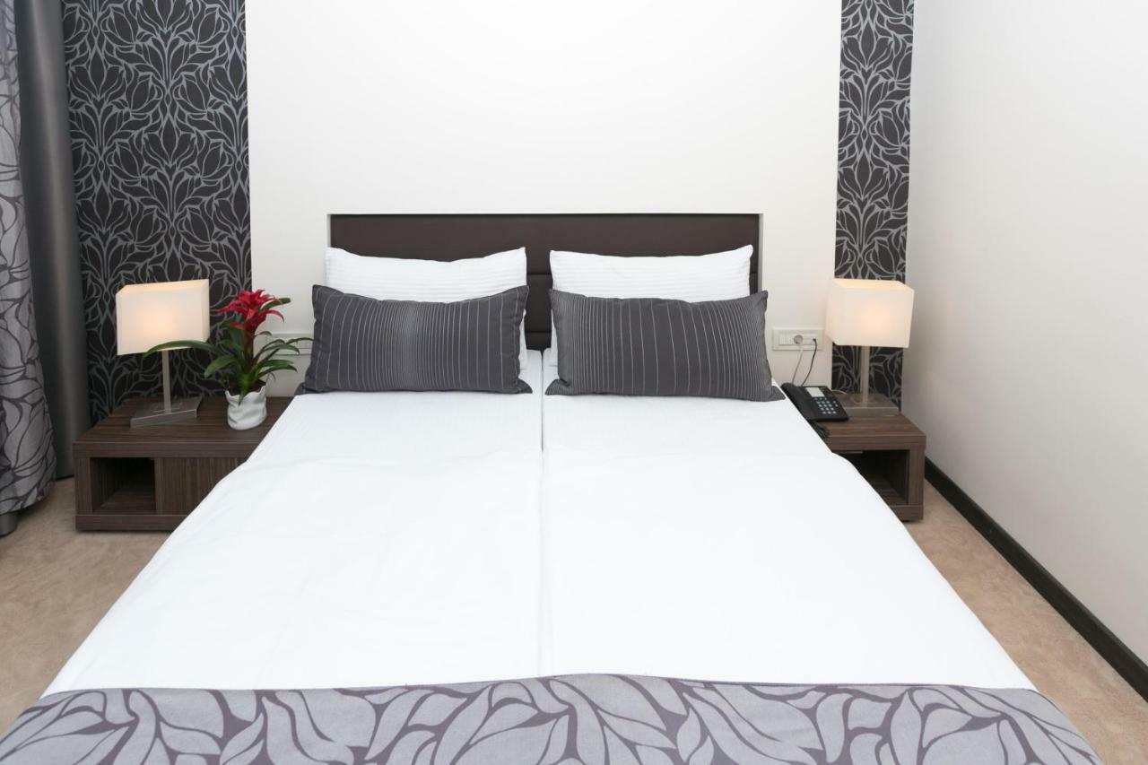 Beach Hotel Split Podstrana Bagian luar foto