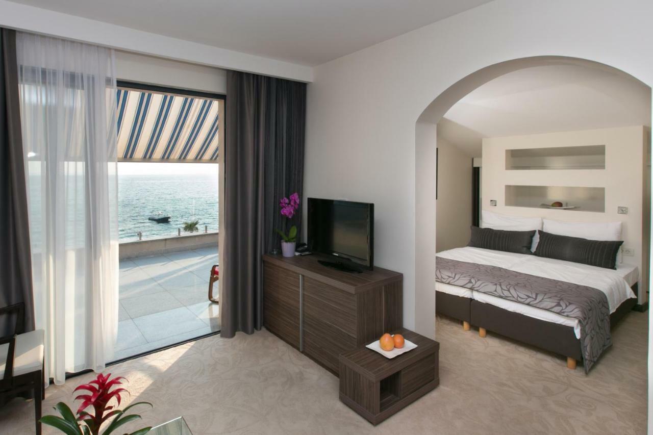 Beach Hotel Split Podstrana Bagian luar foto