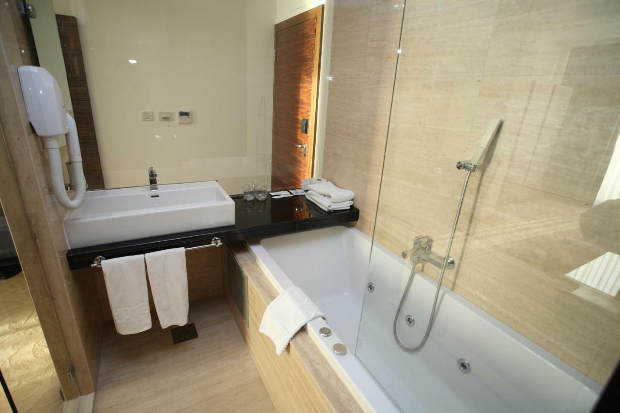Beach Hotel Split Podstrana Bagian luar foto