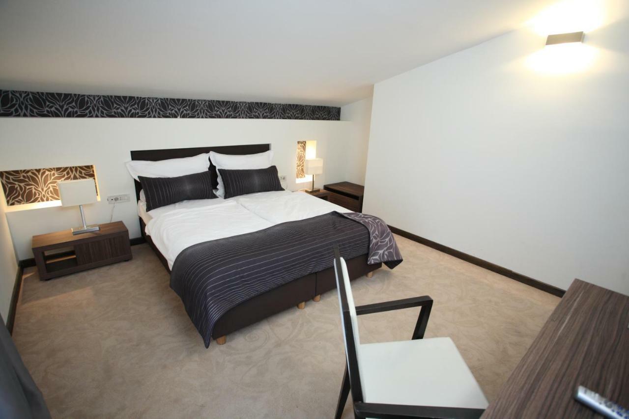 Beach Hotel Split Podstrana Bagian luar foto