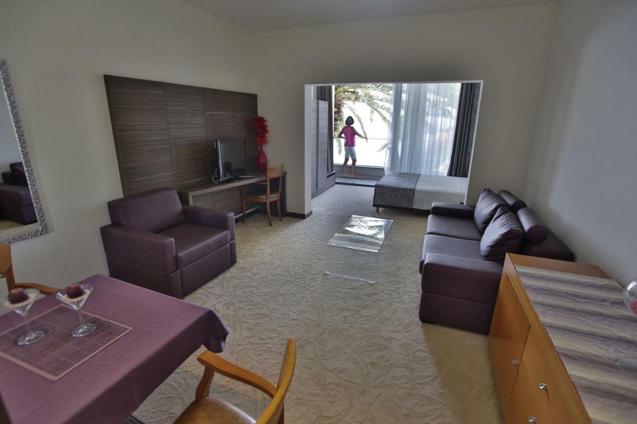 Beach Hotel Split Podstrana Bagian luar foto